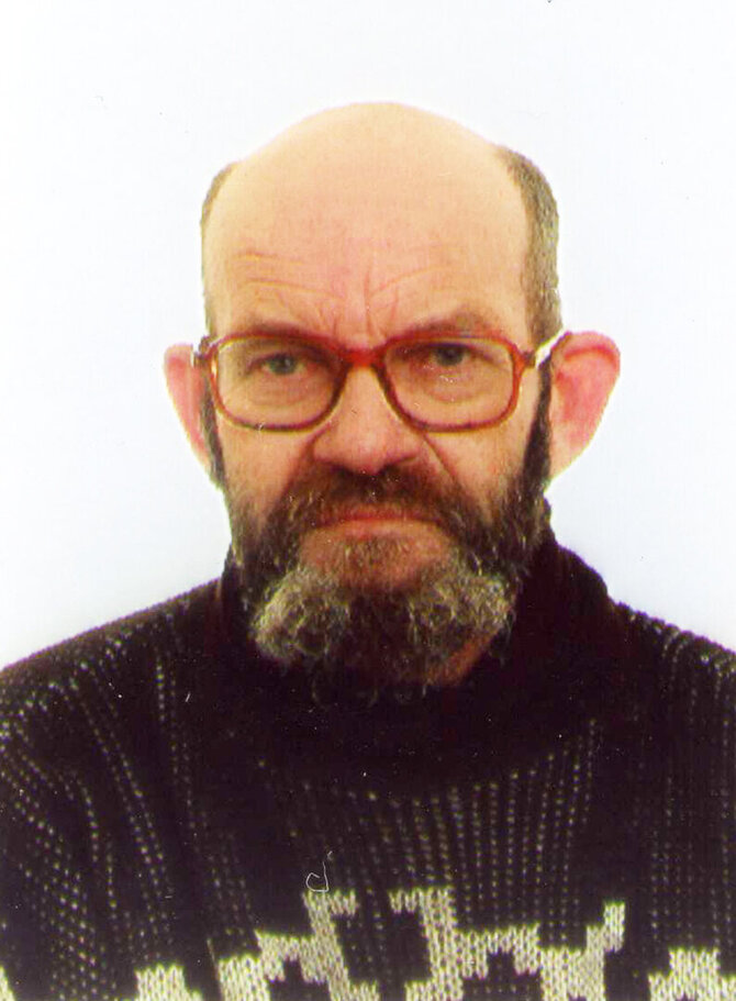 Brolių Černiauskų nuotrauka, „bernardinai.lt“/Benediktas Navickas pakeliui į Subartonis (Varėnos r.). 2003 m. 