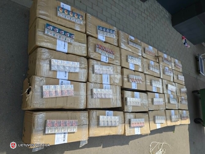 Tauragės apskr. VPK nuotr./Pareigūnai perėmė kontrabandinių cigarečių krovinį