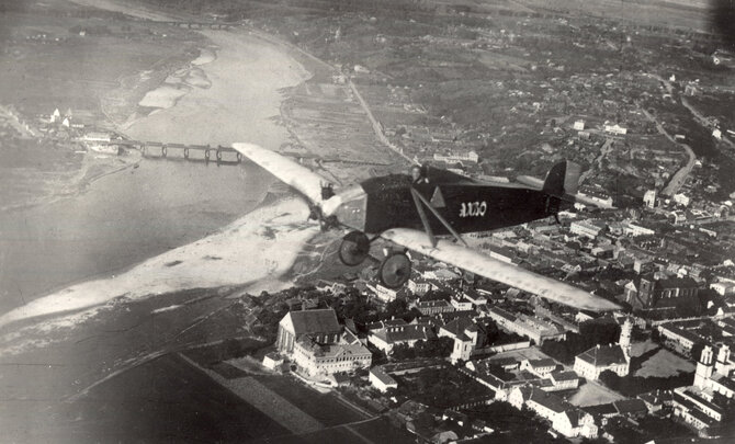 Vytauto Didžiojo karo muziejaus nuotr. /ANBO I skrenda virš Kauno, 1925 m.