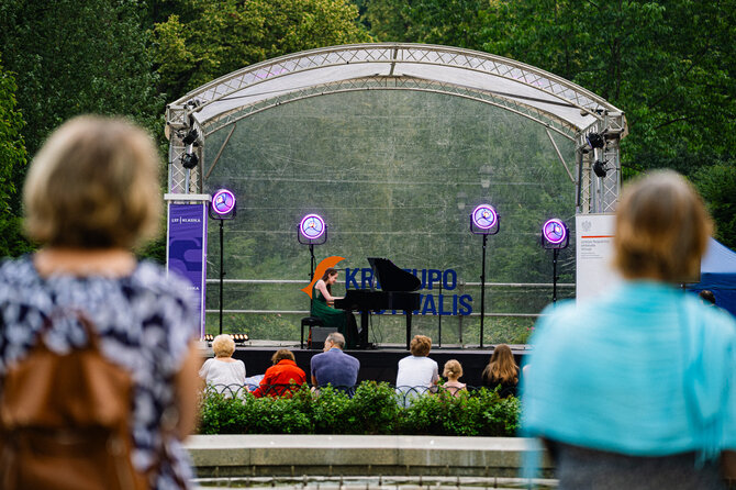 Modesto Endriuškos nuotr./Bernardinų sode prasidėjo Kristupo festivalio piknikai 