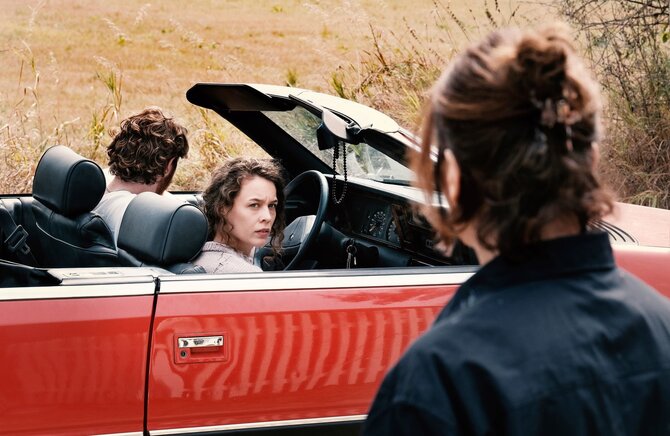 Organizatorių nuotr./Kadras iš filmo „Atspindžiai Nr 3. Valtelė vandenyne“. Rež. Christian Petzold