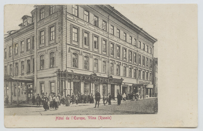 Vilniaus miesto muziejaus nuotr./Atvirukas, vaizduojantis viešbutį „Europa“,stovėjusį Vokiečių ir Dominikonų gatvių sankryžoje 1863–1940 m. 