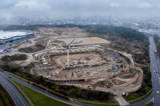 „Naresta“ nuotr./Nacionaliniame stadione pradedamos montuoti sienos, tribūnų konstrukcijos