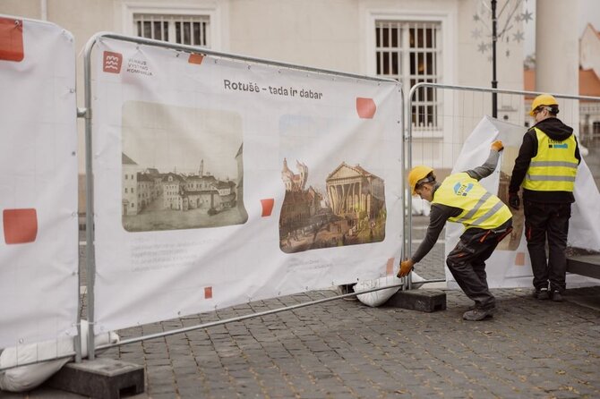 Bendrovės nuotr./Mažoji paroda ant rotušės tentų