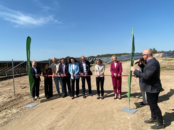 Bendrovės nuotr./Molėtuose atidarytas didžiausias Lietuvoje saulės energijos parkas