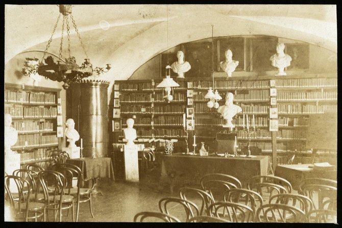 Vilniaus universiteto bibliotekos nuotr./Vilniaus medicinos draugijos biblioteka ir posėdžių kambarys, fot. Władysław Zahorski, 1897 (?)