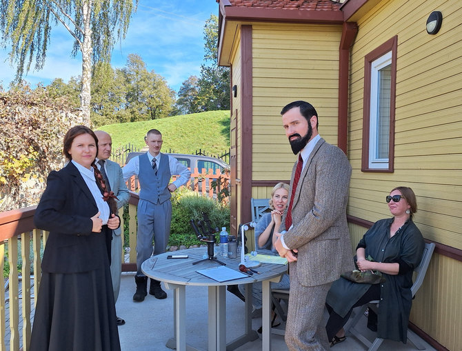 Archyvinė kūrybinės grupės medžiaga/VŠĮ Savasties teatro aktoriai ir aktorius R. Lenartavičius