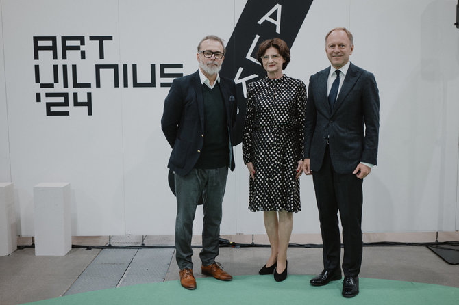 Gabrieliaus Jauniškio nuotr./ArtVilnius'24 Atidarymo ceremonija. R.Zemkauskas, D.Somienė, I.Norkus