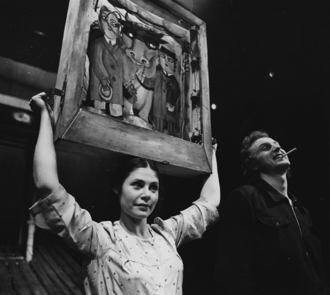 LTMKM nuotr./Eimuntas Nekrošius. „Duokiškio baladės“. Dailininkė Nadežda Gultiajeva. Kauno valstybinis dramos teatras. 1978 m.