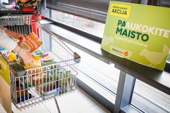 „Lidl“ nuotr./„Lidl“ kviečia aukoti pavasarinėje „Maisto banko“ akcijoje: prašo nepamiršti mėsos ir žuvies konservų