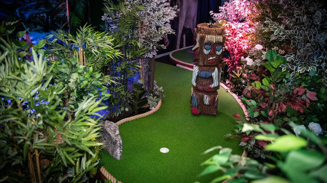 „Jungle Monkeyz Adventure Golf“ nuotr./PLC „Mega“ dar daugiau pramogų šeimai – duris atvėrė tarptautinis mini golfo operatorius „Jungle Monkeyz Adventure Golf“