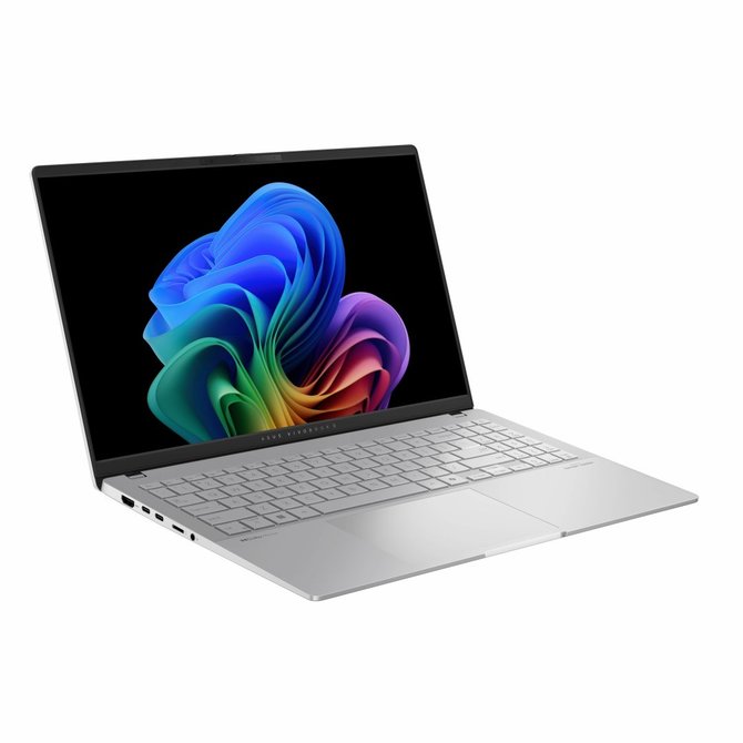 Gamintojo nuotr./„ASUS“ pristato „ASUS Vivobook S 15“ – pirmąjį kompiuterį su „Copilot +“, kuriame įdiegtos „Windows 11“ dirbtinio intelekto funkcijos