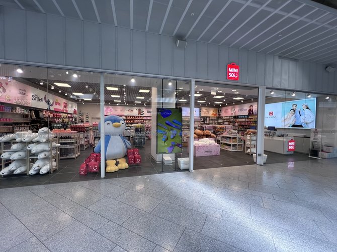 „Miniso“ nuotr./Lietuvių jau pamėgta parduotuvė „Miniso“ duris atveria „Vilnius Outlet“: atidarymo renginyje – dovanos ir siurprizai 