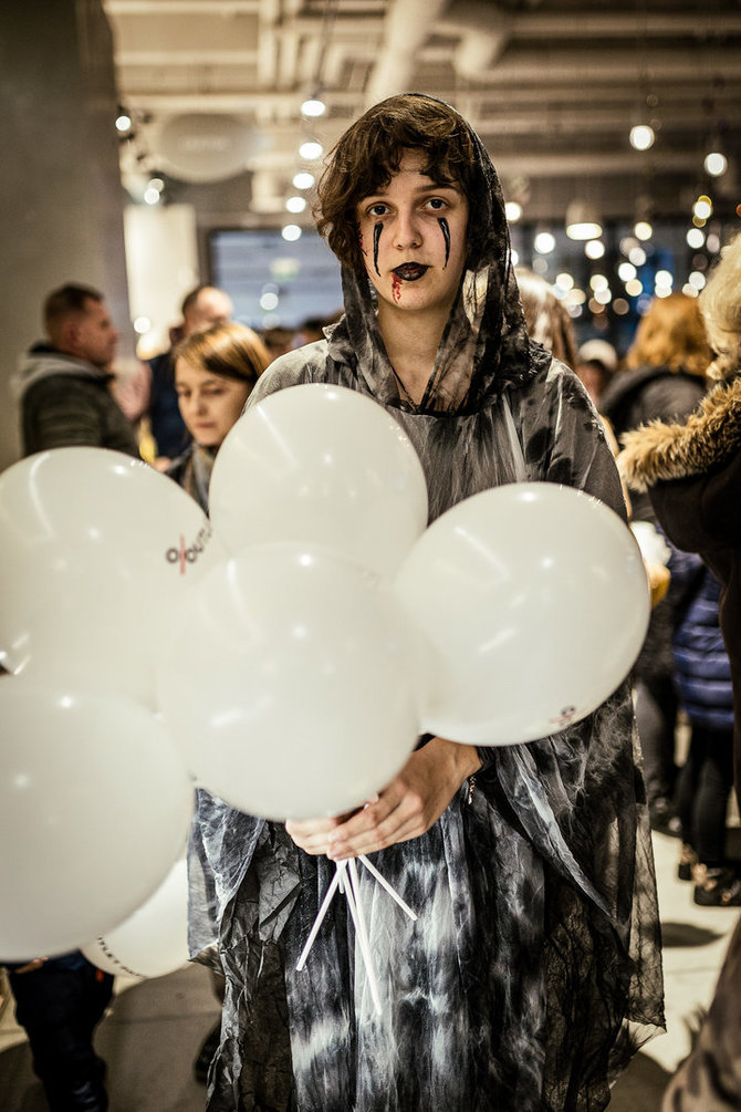 „Outlet Park“ nuotr./„Outlet Park“ praūžė „Baisiai geras Helovinas“: Šiurpnakčio šventė stebino siaubūnais, magija ir vaiduoklių šokiais 