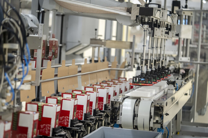 „Nestlé“ nuotr./Naujųjų „KitKat“ plytelių pakavimas 