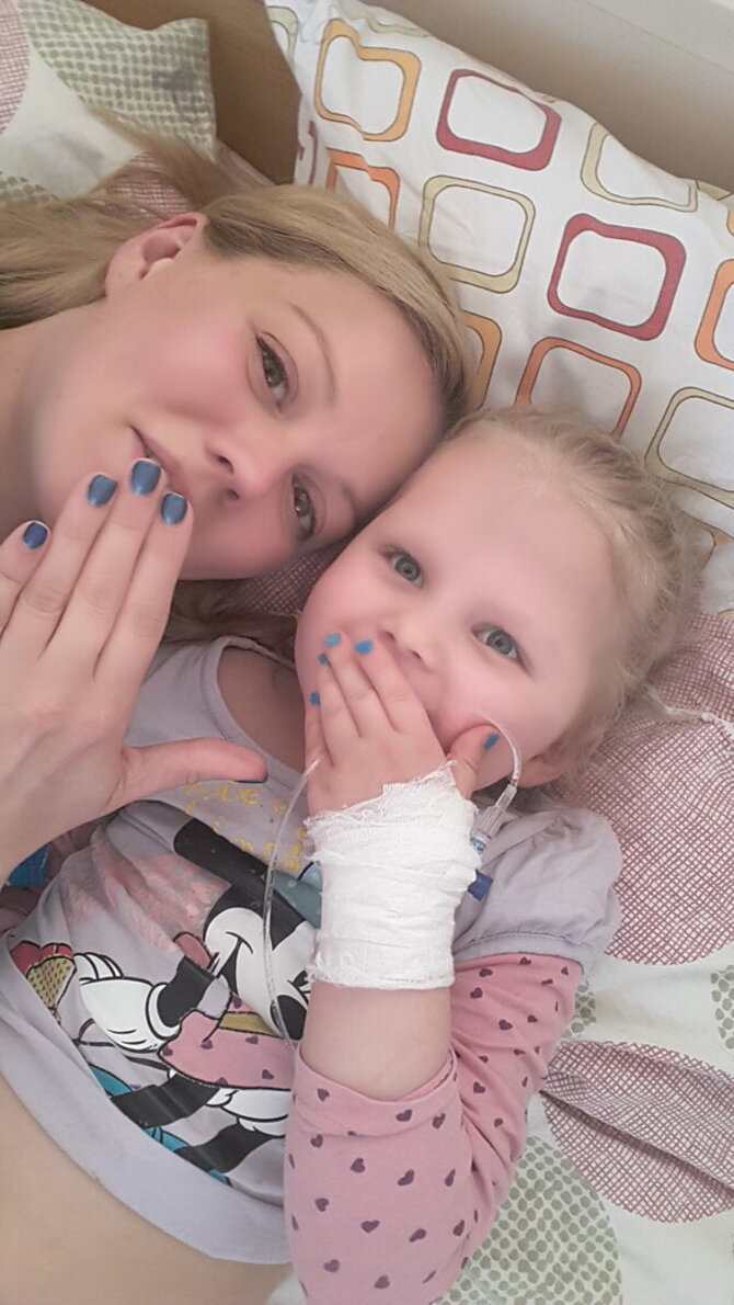 Asmeninio archyvo nuotr./3,5 metų Lukrecijai „užsidegė“ smegenys: sunki liga įkvėpė mamą įkurti unikalią kliniką