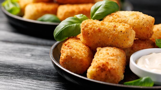 Pranešimo aut. nuotr./Sūriu įdaryti bulvių kroketai