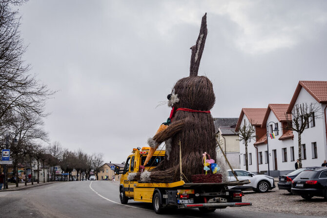 Danutės Gailiūnienės nuotr./Švėkšniškių velykinis zuikis