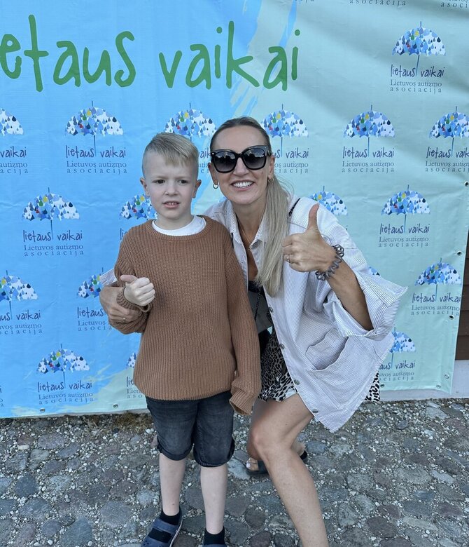 Pranešimo aut. nuotr./Katažina su sūnumi Lietaus vaikų stovykloje