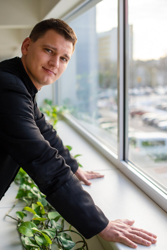 Butautas Photography nuotr./Santaros klinikų kapelionas Gabrielius Satkauskas
