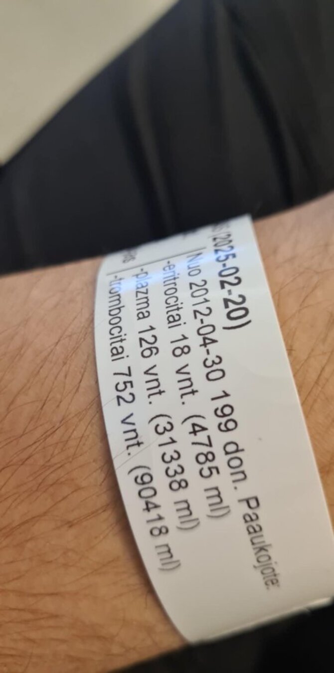 Pranešimo aut. nuotr./K. Mociūno apyrankė, nurodanti, kad artėjama prie 200 donacijos