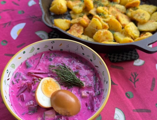 Pranešimo aut. nuotr./Šaltibarščiai su rūkytu kiaušiniu