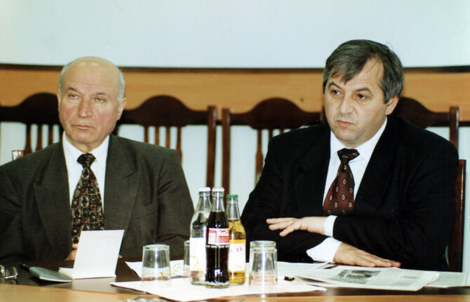 Asmeninio archyvo nuotr./Valeriu Matei su Alexandru Mosanu, 1999 m.