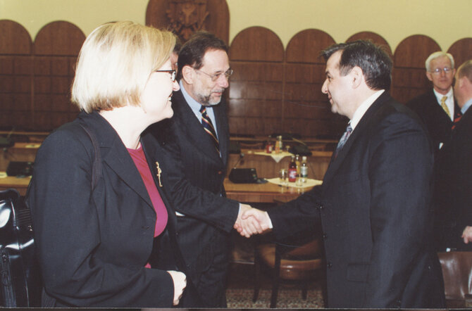 Asmeninio archyvo nuotr./Valeriu Matei su NATO generaliniu sekretoriumi Javieru Solana ir Švedijos užsienio reikalų ministre Ann Lindgren, 1999 m.