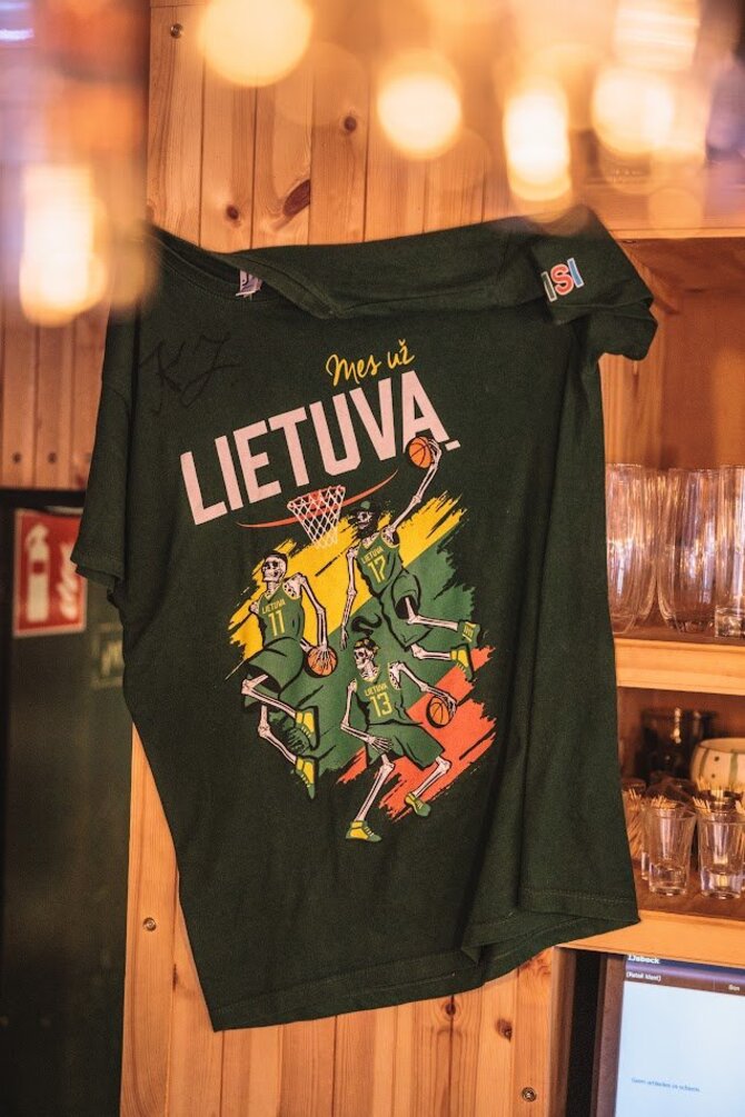  Mil Art Media nuotr./Bare Nyderlanduose parduodamas lietuviškas maistas