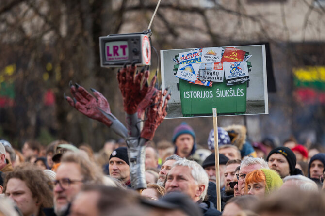 Patricija Adamovič / BNS nuotr./Protestas ,,Šalin rankas nuo laisvo žodžio“