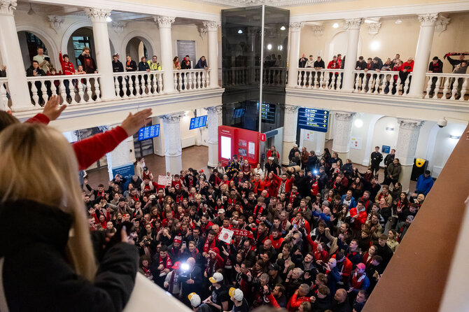 Patricija Adamovič / BNS nuotr./Vilniaus „Ryto“ pasitikimas oro uoste