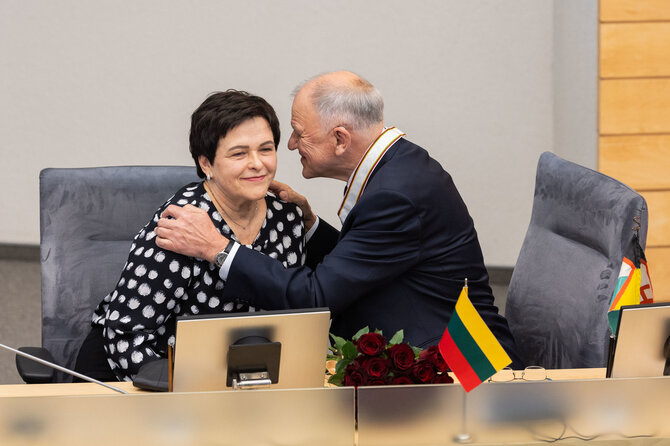 Patricija Adamovič / BNS/Vyteniui Povilui Andriukaičiui ir Valeriu Matei įteikti parlamento apdovanojimai – Aleksandro Stulginskio žvaigždės