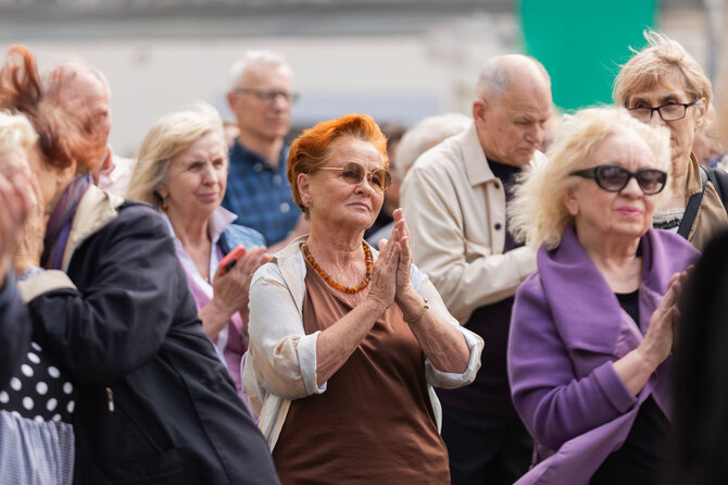 Patricija Adamovič / BNS/Akcija, kurioje poetai ir visi norintys skaito savo ir S. Nėries eiles