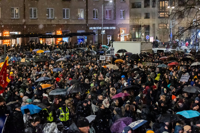 Patricija Adamovič / BNS/Protestas prie Seimo: „Dešimt tylos minučių" 