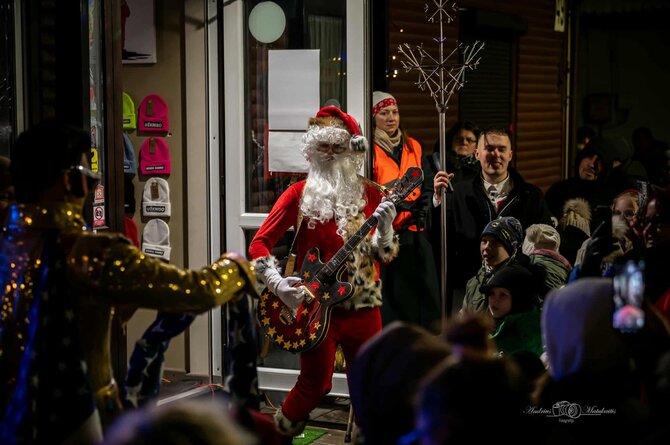 organizatorių nuotr. /Šančiuose įžiebta Kalėdų eglė 