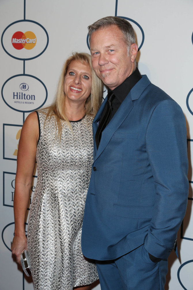 Vida Press nuotr./Jamesas Hetfieldas su žmona