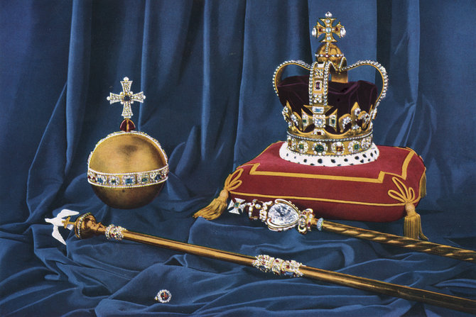 Šv. Edvardo karūna, suvereno rutulys, karūnavimo žiedas, skeptras su kryžiumi ir skeptras su balandžiu