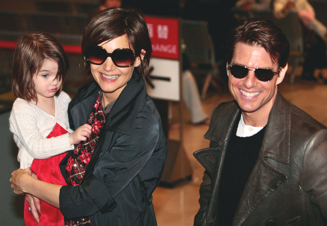 „Scanpix“ nuotr./Tomas Cruise'as ir Katie Holmes su dukra Suri 