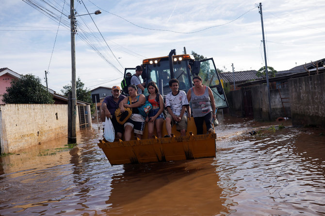 „Reuters“/„Scanpix“ nuotr./Po smarkių liūčių apsemta Brazilijos Rio Grandės valstija