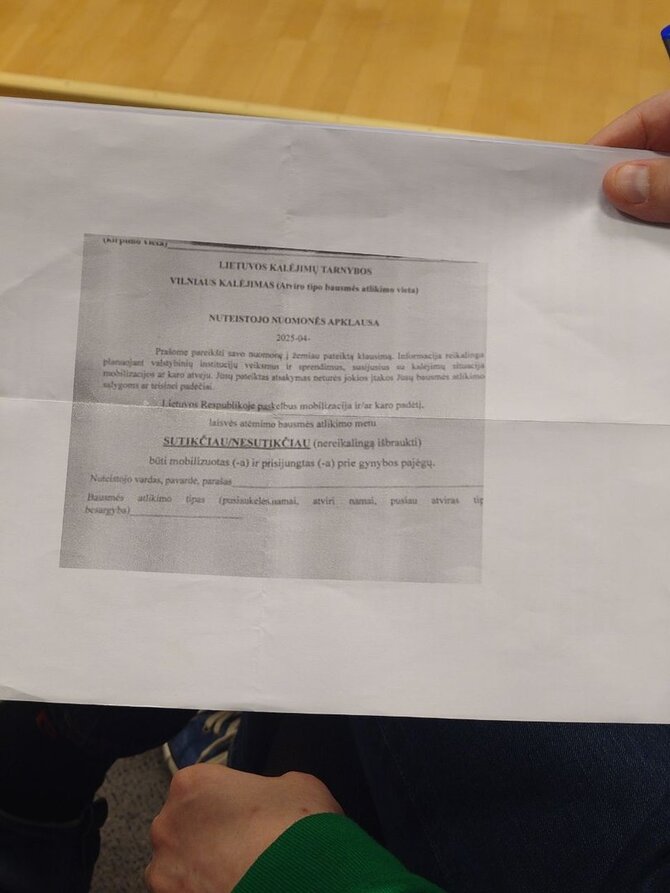 Apklausos kopijos nuotrauka, kuria pasidalino A.Kandrotas