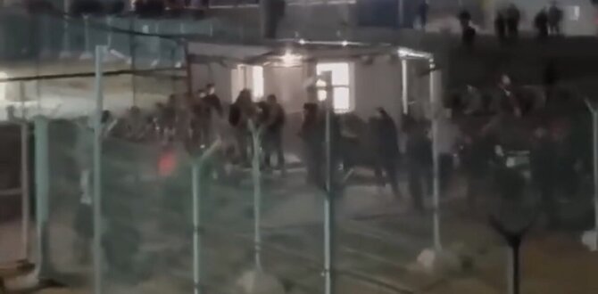 Kadras iš vaizdo įrašo/Riaušės Rusijos Ust Lugos uoste