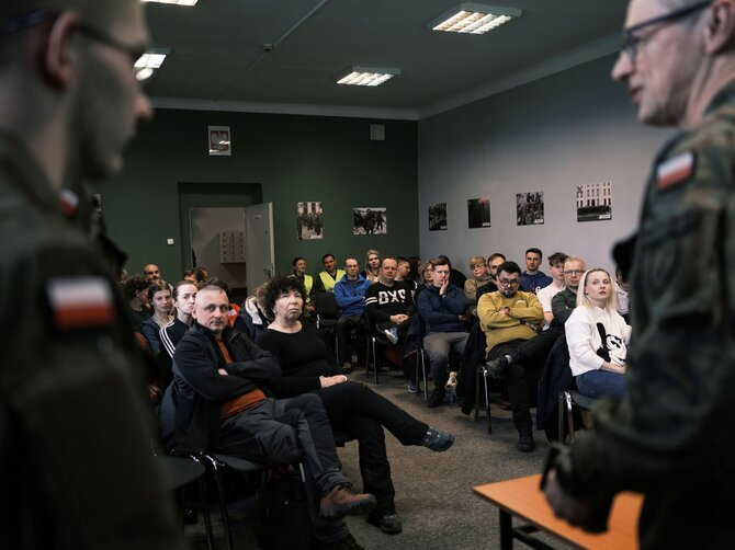 Maciekas Nabrdalikas/ „The New York Times“/Civilinių pratybos Lenkijoje