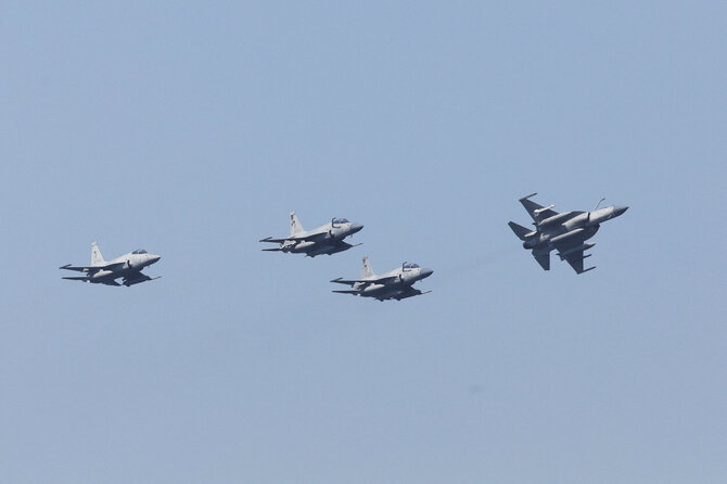 „Reuters“/„Scanpix“/Naikintuvai JF-17