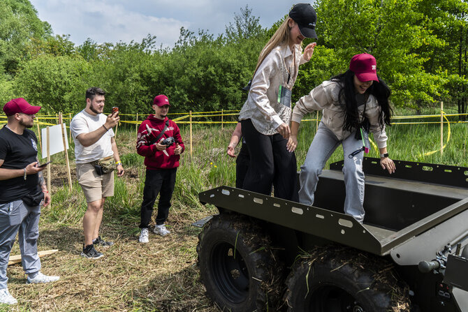 Brendan Hoffman/ „The New York Times“/Dronų lenktynės Ukrainoje