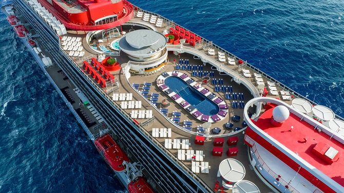 „Virgin Voyages“ nuotr./Kruizinis laivas „The Scarlet Lady“