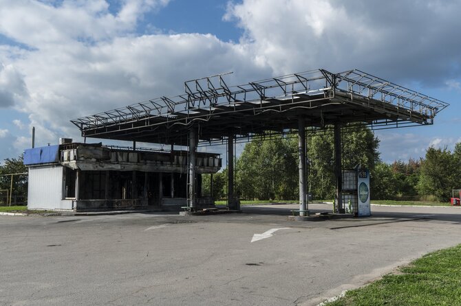 Brendan Hoffman/ „The New York Times“/Apšaudyta degalinė Ukrainoje
