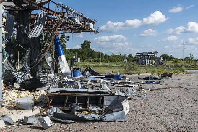Brendan Hoffman/ „The New York Times“/Apšaudyta degalinė Ukrainoje