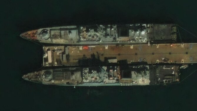 „Vojenyj Osvedomitel“ nuotr./Fregata „Admiral Makarov“ doke