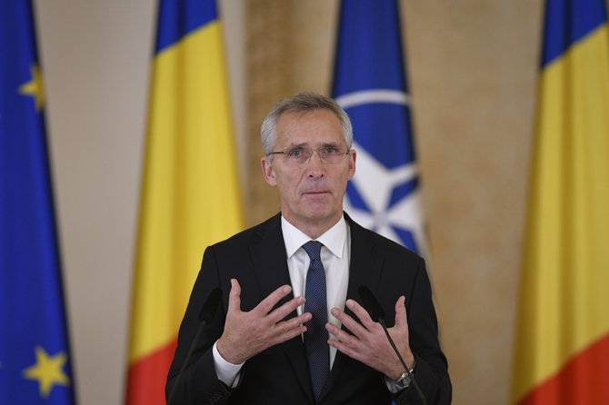 „AP“/„Scanpix“/NATO vadovas Jensas Stoltenbergas susitikimo Rumunijoje metu
