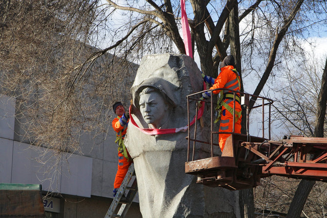 „SIPA“/„Scanpix“/Paminklas sovietų didvyriui kariui Aleksandrui Matrosovui